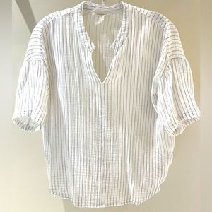 Eileen Fisher short sleeve gauze top.